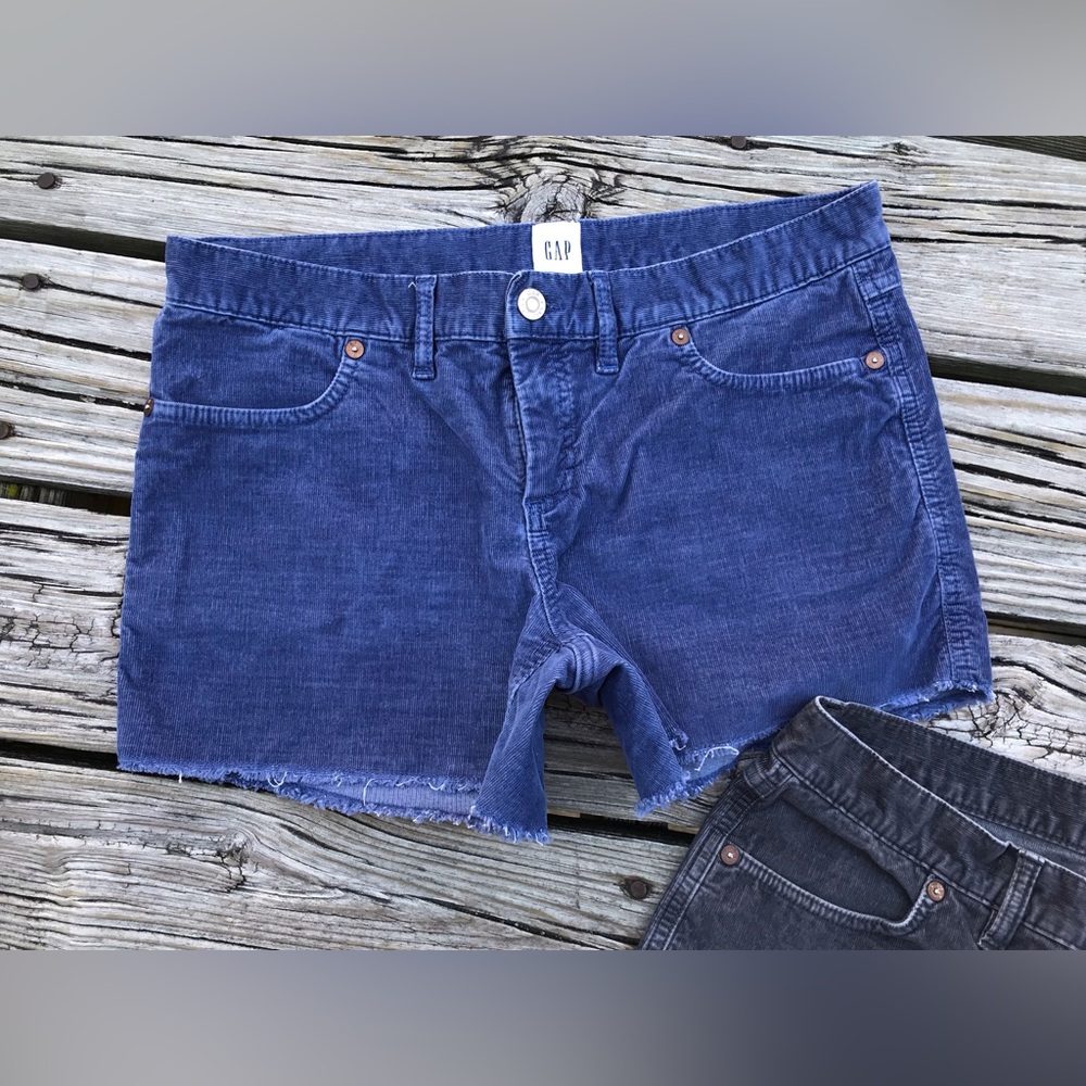 Ladies 8 2 Pair GAP Thin Corduroy Raw Hem Cut Off Shorts - Picture 2 of 14